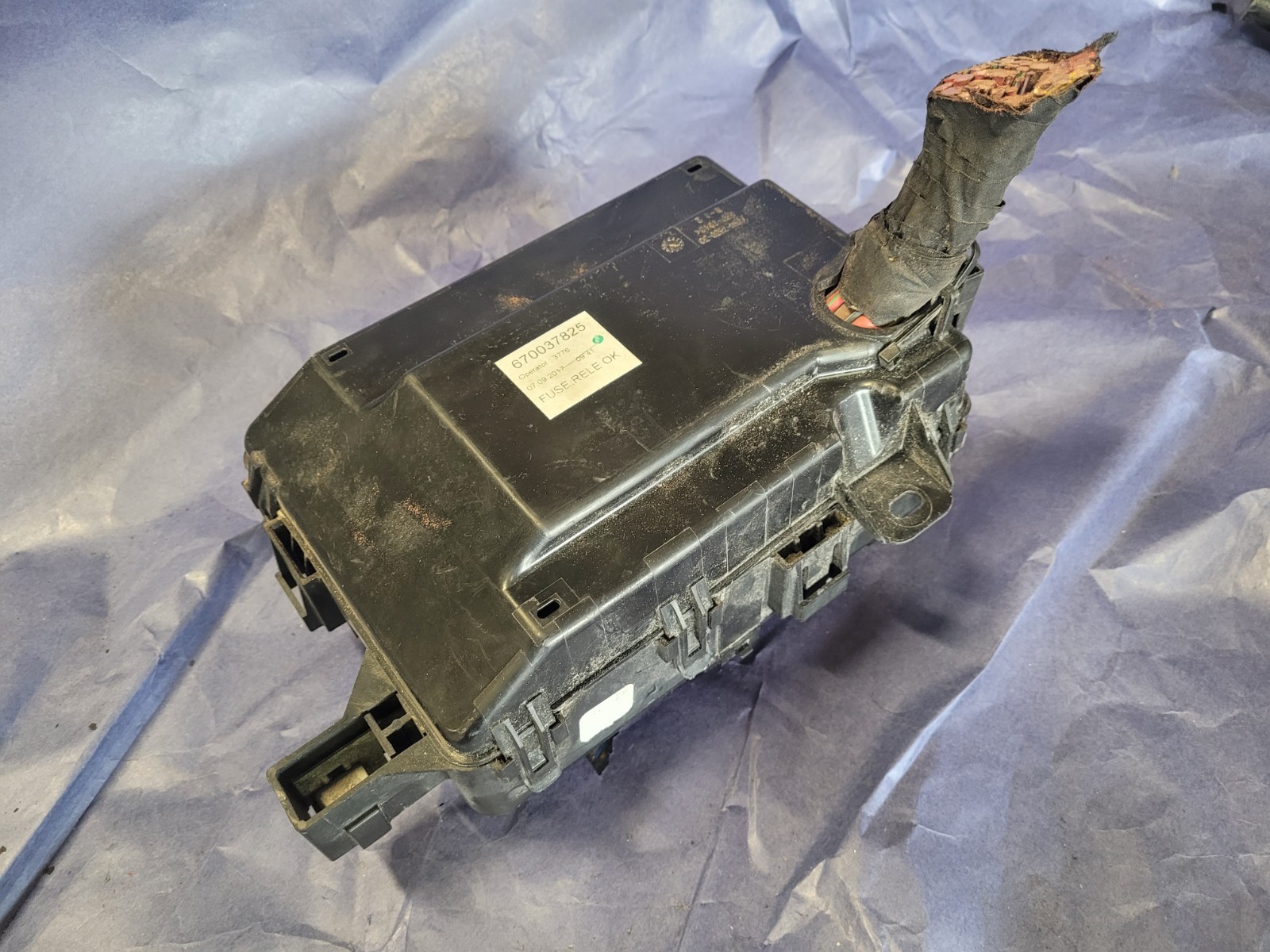 2014-2018 Maserati Ghibli 3.0L AT Gransport Engine Fuse Box 670037825 - OEM
