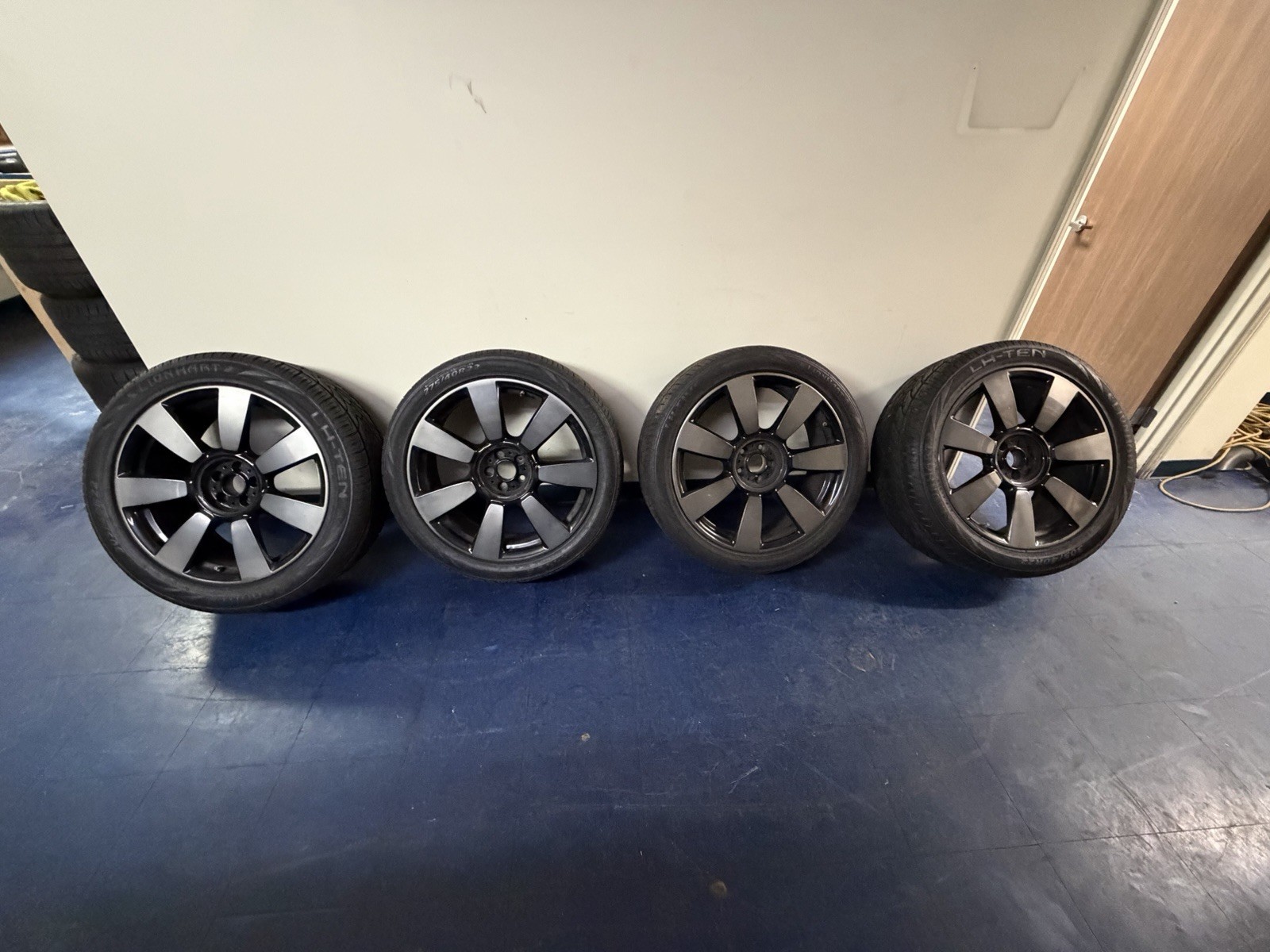 Rolls Royce Cullinan 2019-2024  Oem 22 Inch Wheels Set of 4