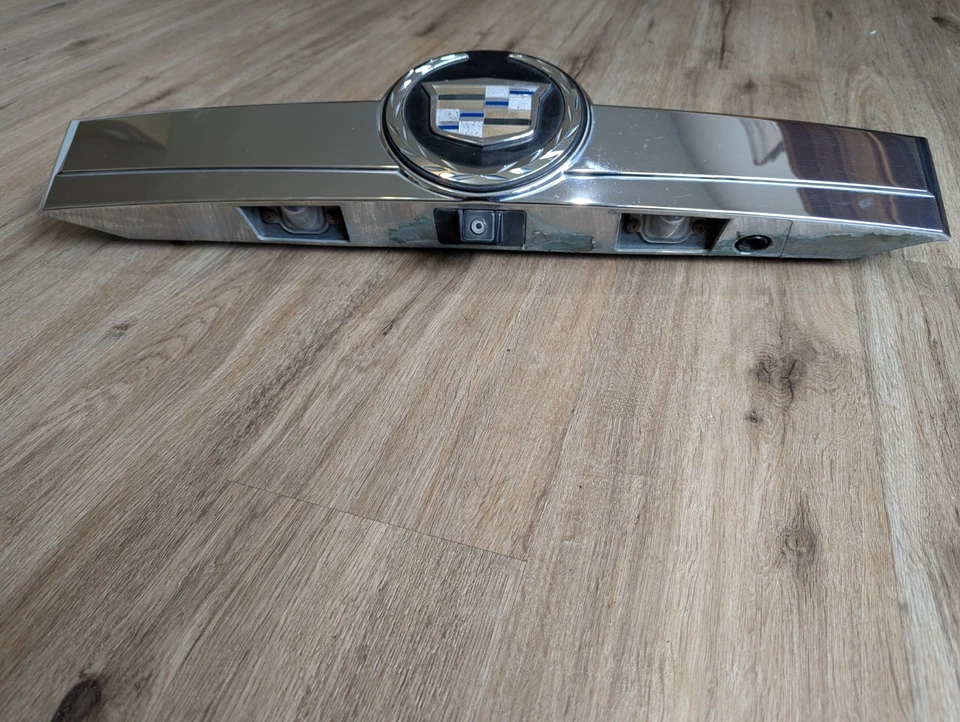 Moldura de puerta levadiza trasera Cadillac Escalade 2007-2014 con cámara OEM Foto 3 de 4