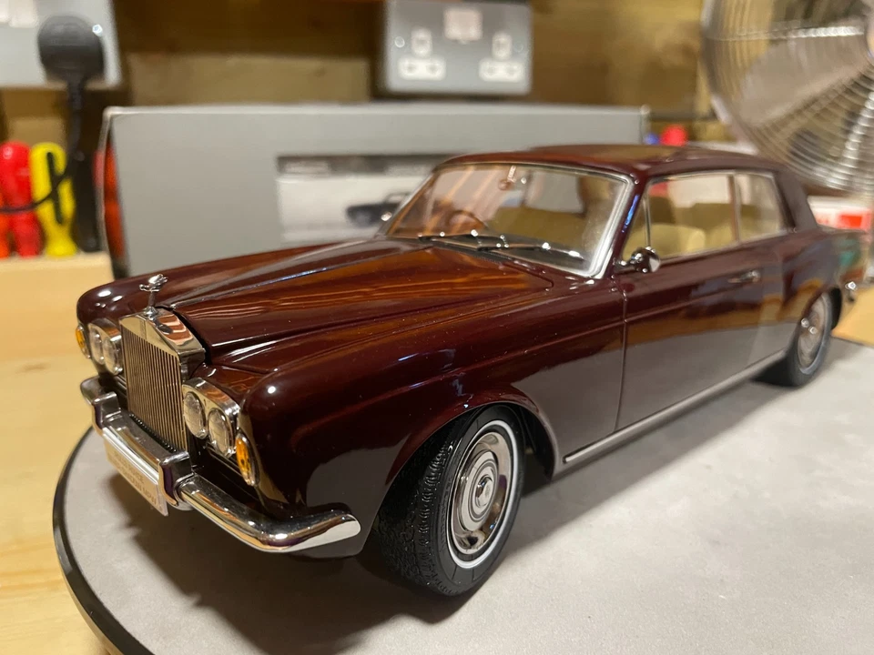 ROLLS ROYCE Silver Shadow MPW 2dr Coupe RHD in burgundy - Paragon 1:18 - Image 2 of 4