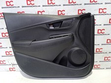 82307J9000TRY LINKE VORDERTÜRVERKLEIDUNG / 153990 FÜR HYUNDAI KONA ESSENCE 2WD