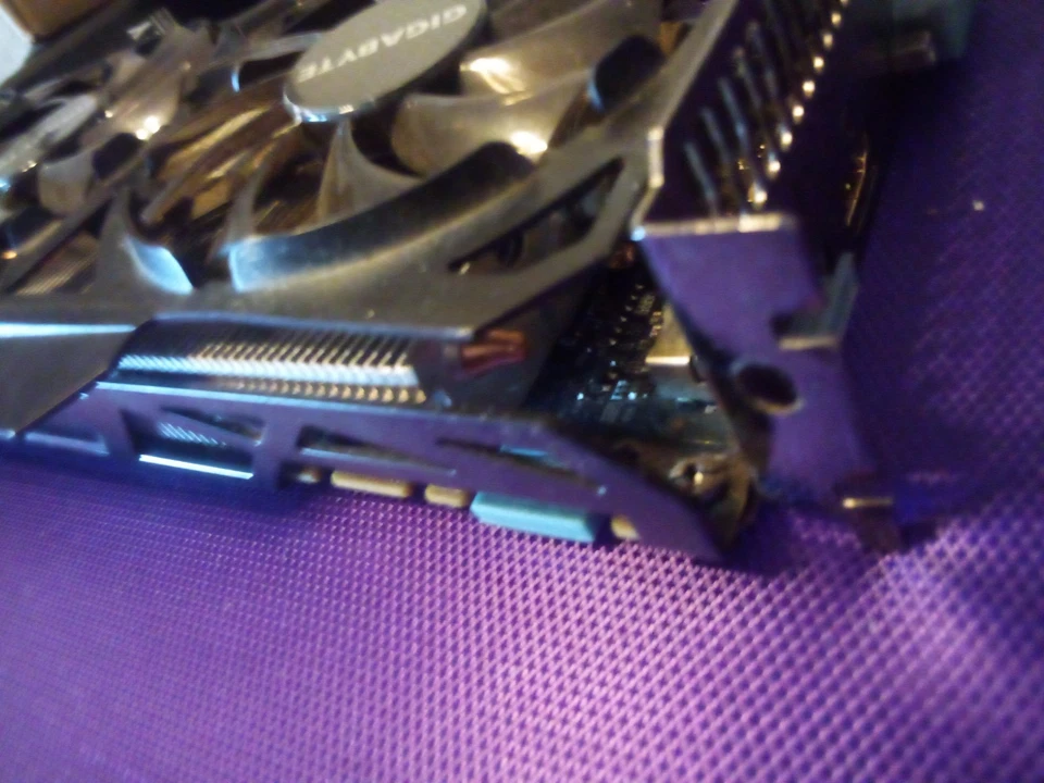 Gigabyte NVIDIA GeForce GTX 760 WINDFORCE GV-N760OC-4GD 4GB GDDR5 Graphics Card - Image 2 of 4