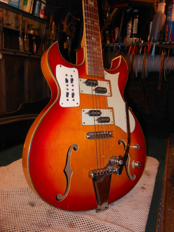 VINTAGE NORMA 4-PICKUP GUITAR JAPAN-MADE Double Pointed - Image 2 of 4