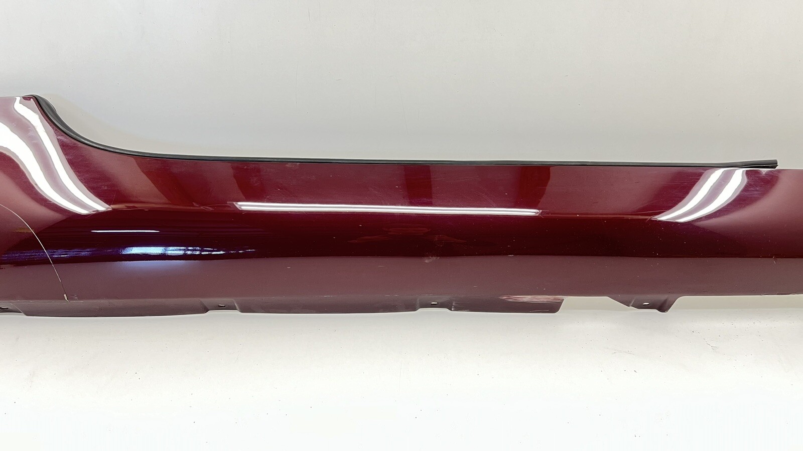 07-09 ASTON MARTIN VANTAGE RIGHT SIDE SKIRT ROCKER PANEL COVER MERLOT RED OEM