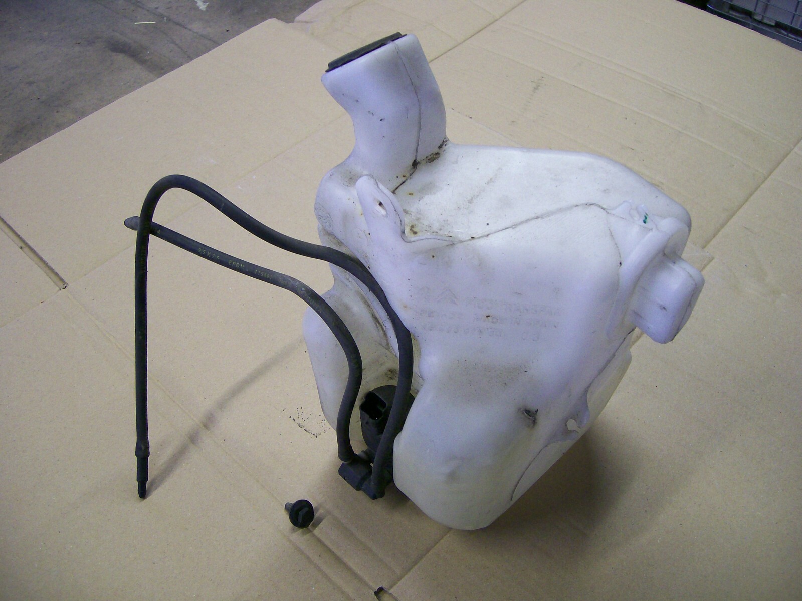 PEUGEOT 207 WINDSCREEN WASHER PUMP BOTTLE MOTOR PIPES HOSE ASSEMBLY