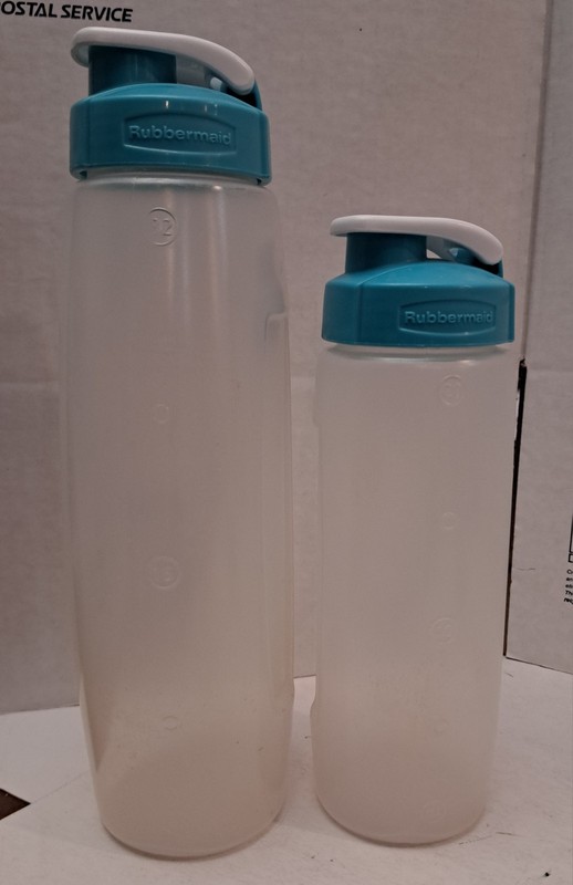 2 Rubbermaid Blue 32 oz And 20 oz Water Bottle Chug Flip Top Cap Drink Pre-owned