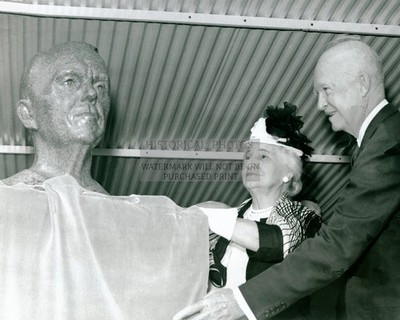 EISENHOWER UNVEILS MARSHALL BUST HUNTSVILLE 1960 8X10 PHOTO