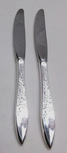 2 WHITE PAISLEY STERLING SILVER DINNER KNIVES 9"-ELEGANT 1966 GORHAM FINEST