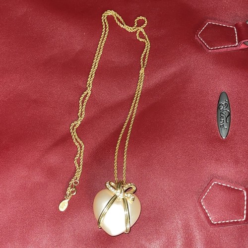 JOAN RIVERS GOLD-TONE NECKLACE FAUX PEARL RHINESTONE CAPTURED HEART PENDANT - Picture 9 of 12