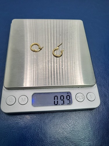 18ct Gold Hoop Earring, 750 Hallmark. - Picture 4 of 6
