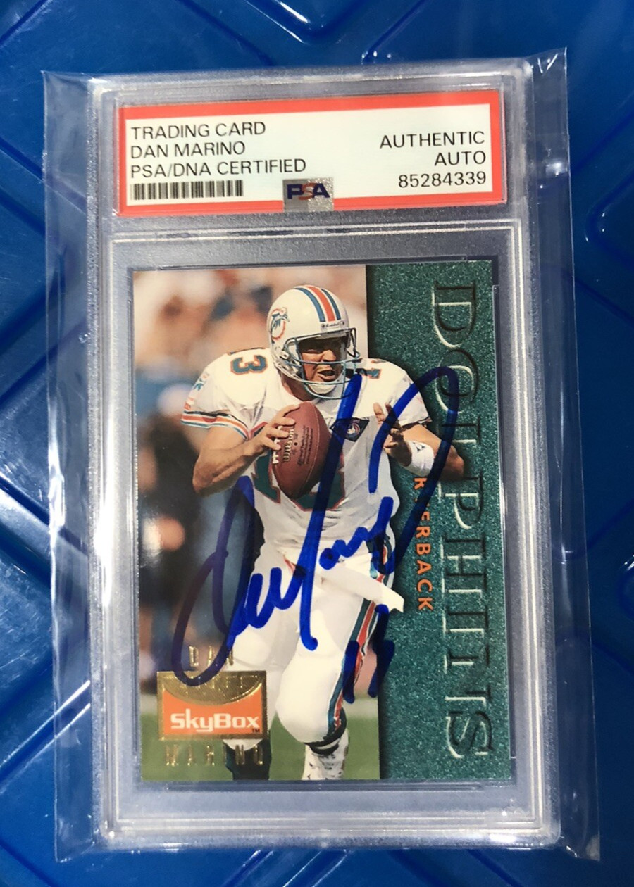 DAN MARINO Autographed PSA Signed Authenticated 1995 Football Trading Card view 1