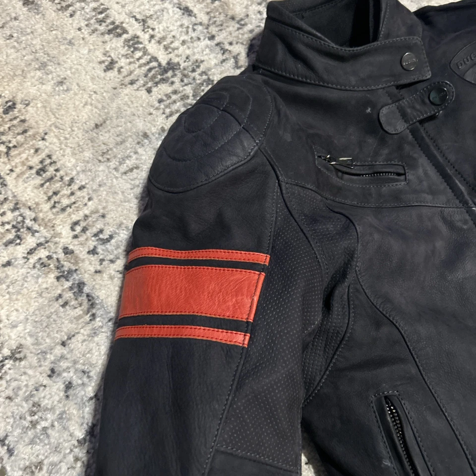 Chaqueta de moto de cuero para mujer Ducati talla 44 Foto 2 de 4