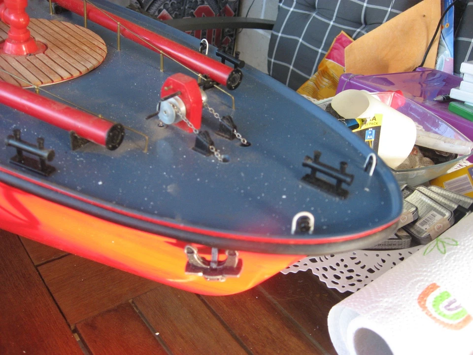 Robbe Feuerlöschboot Düsseldorf mit Robbe FC-16 RC Anlage Multifunktion LESEN - Bild 2 von 4