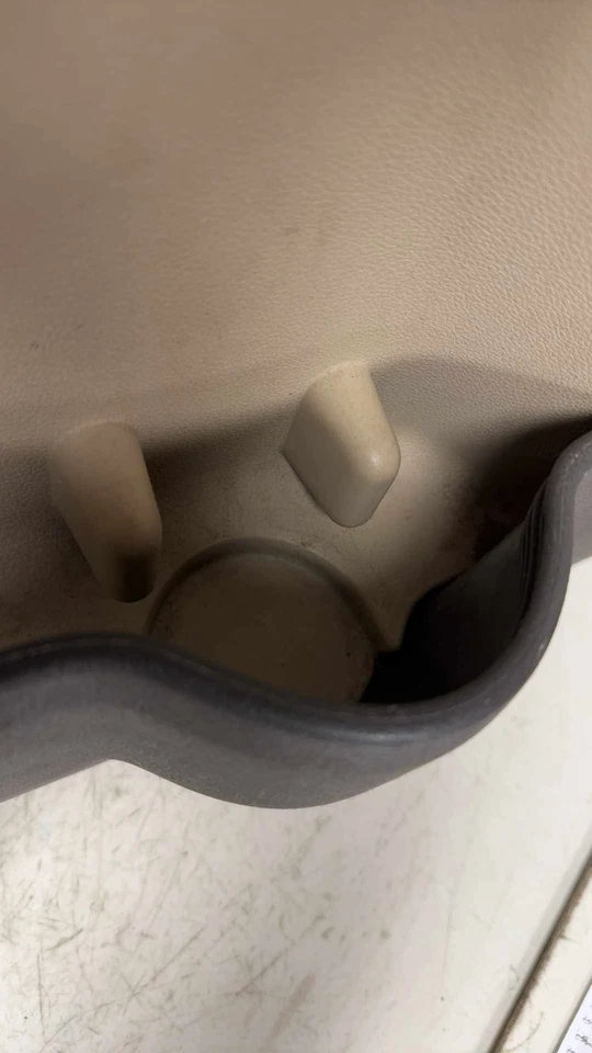 08-09 FORD TAURUS X FRONT DOOR TRIM PANEL NO SWITCHES NO HANDLE - Image 2 of 4