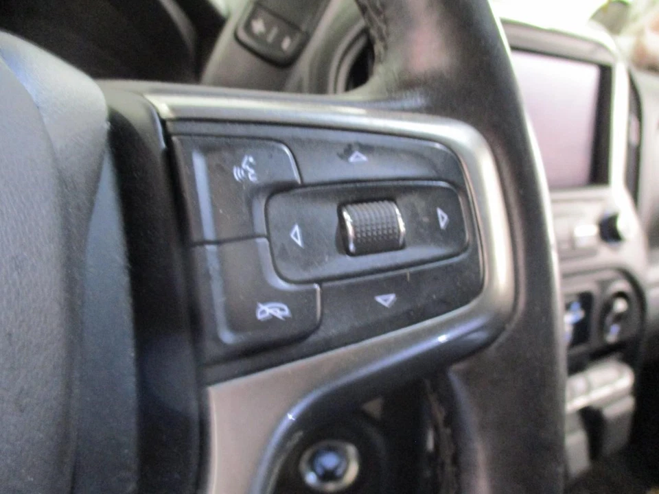 Volante usado se adapta a: Chevrolet Silverado 1500 2019 camioneta grado A Foto 2 de 4