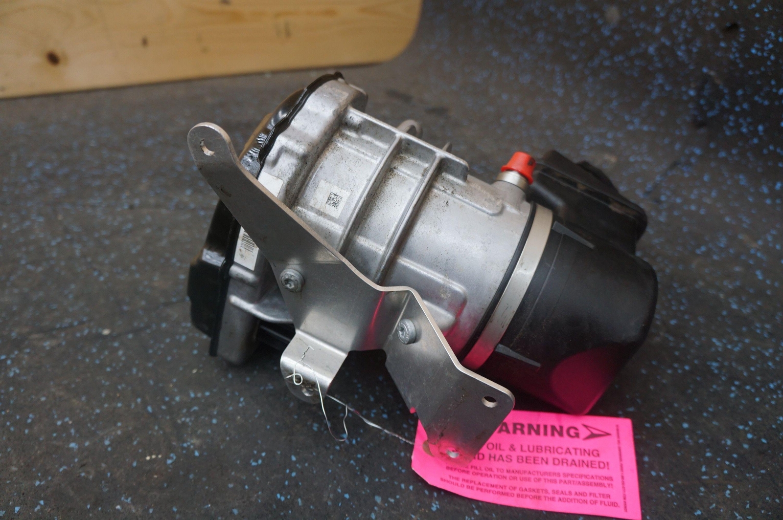 Hydraulic Pump Reservoir Assembly 4S9145501 OEM Audi R8 LMS GT4 2018