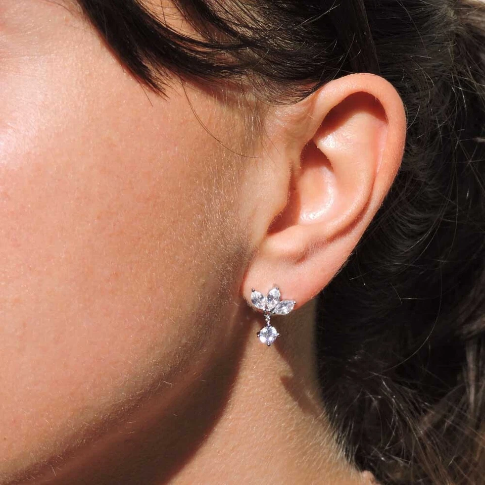 Orecchini Punto Luce Pendente in Argento Sterling 925 e Zirconi Bianchi - Immagine 2 di 3