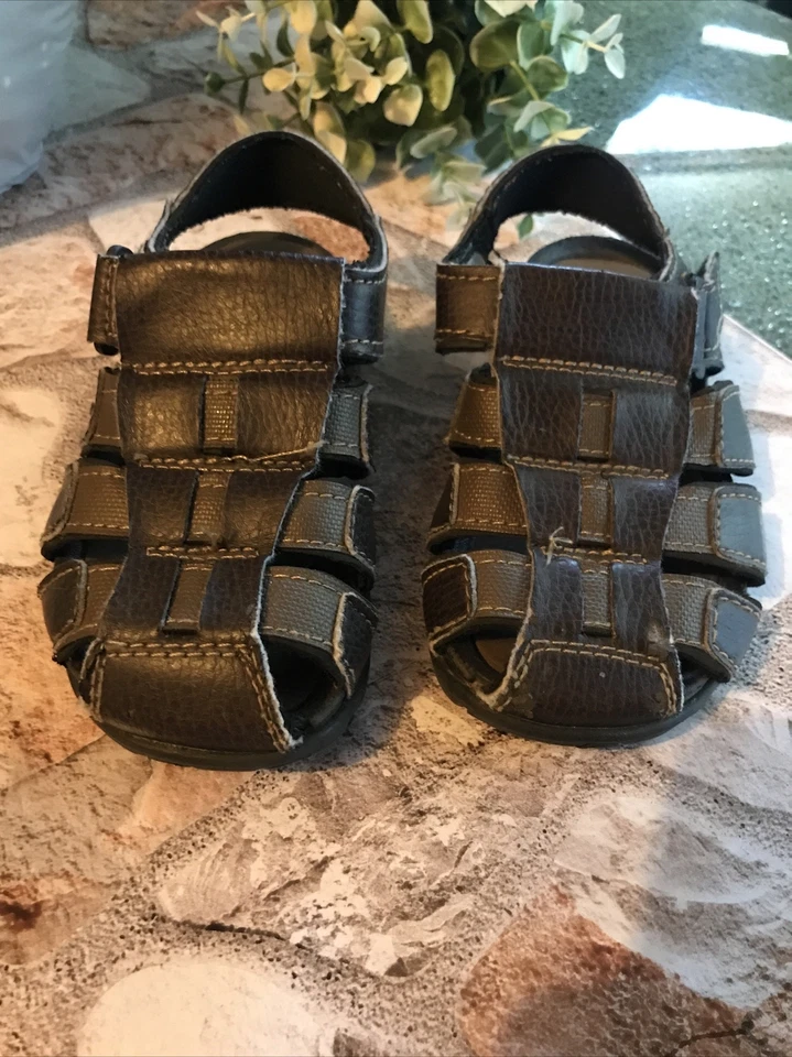 Smart Fit 凉鞋 学步儿童 尺码 11 棕色皮革外观,防滑,二手状况完好 儿童 — 第 3/4 张图片