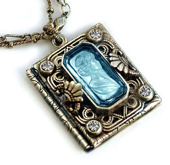 Medallón de libro de bronce con incrustaciones Foto 3 de 4