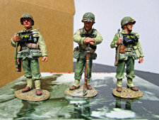 KING AND COUNTRY DD126 3 US ARMY PARATROOPERS WAITING D'DAY 1944 WWII RETIRED