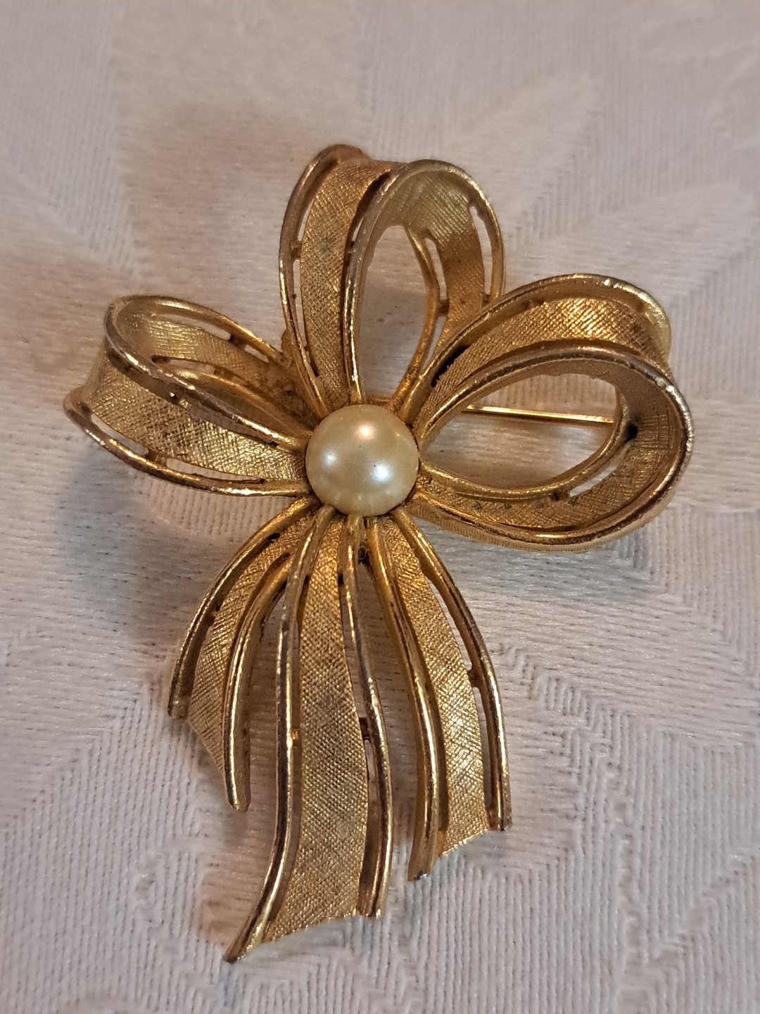 Vintage Lisner Brushed Gold-Tone and Faux Pearl Ribbon Bow Brooch Pin
