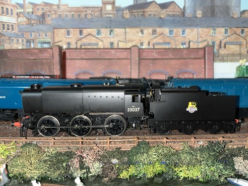 Hornby R2355 Spur O BR schwarz Class Q1 Lok Nr. 33037 sehr detailliert sehr guter Zustand | Condition: Used