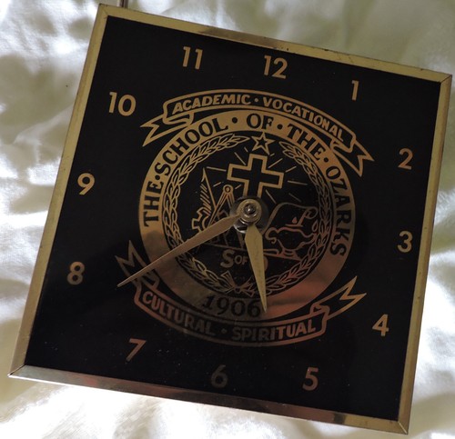 Rare Vintage School Of The Ozarks Electric Wall Clock-Black With Gold-WORKS! - Picture 4 of 6