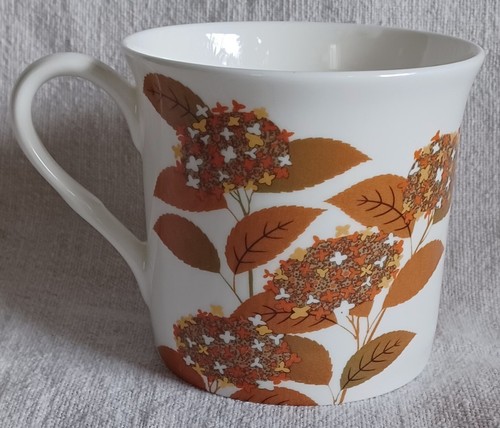 Taza Stechcol Oro Negro Otoño Gracie Bone China Blanca 11 oz 3 1/2" Diámetro Usada en Excelente Condición