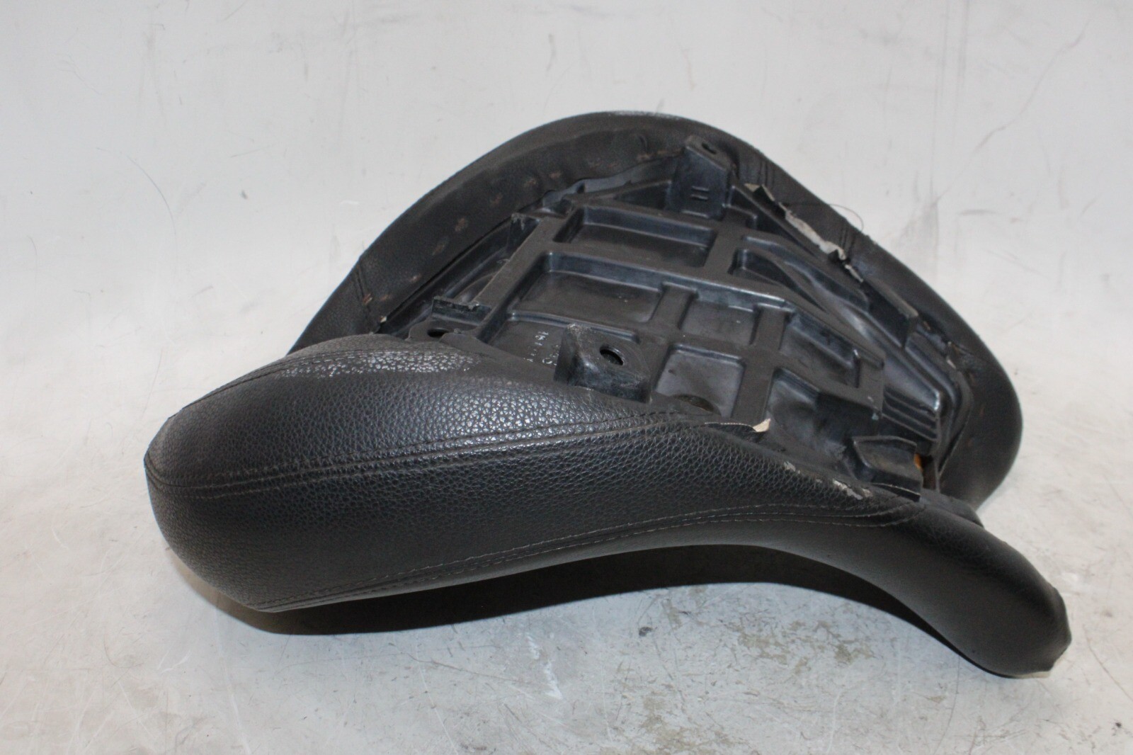 04-09 KAWASAKI VULCAN 2000 VN2000A OEM FRONT DRIVERS SEAT | eBay