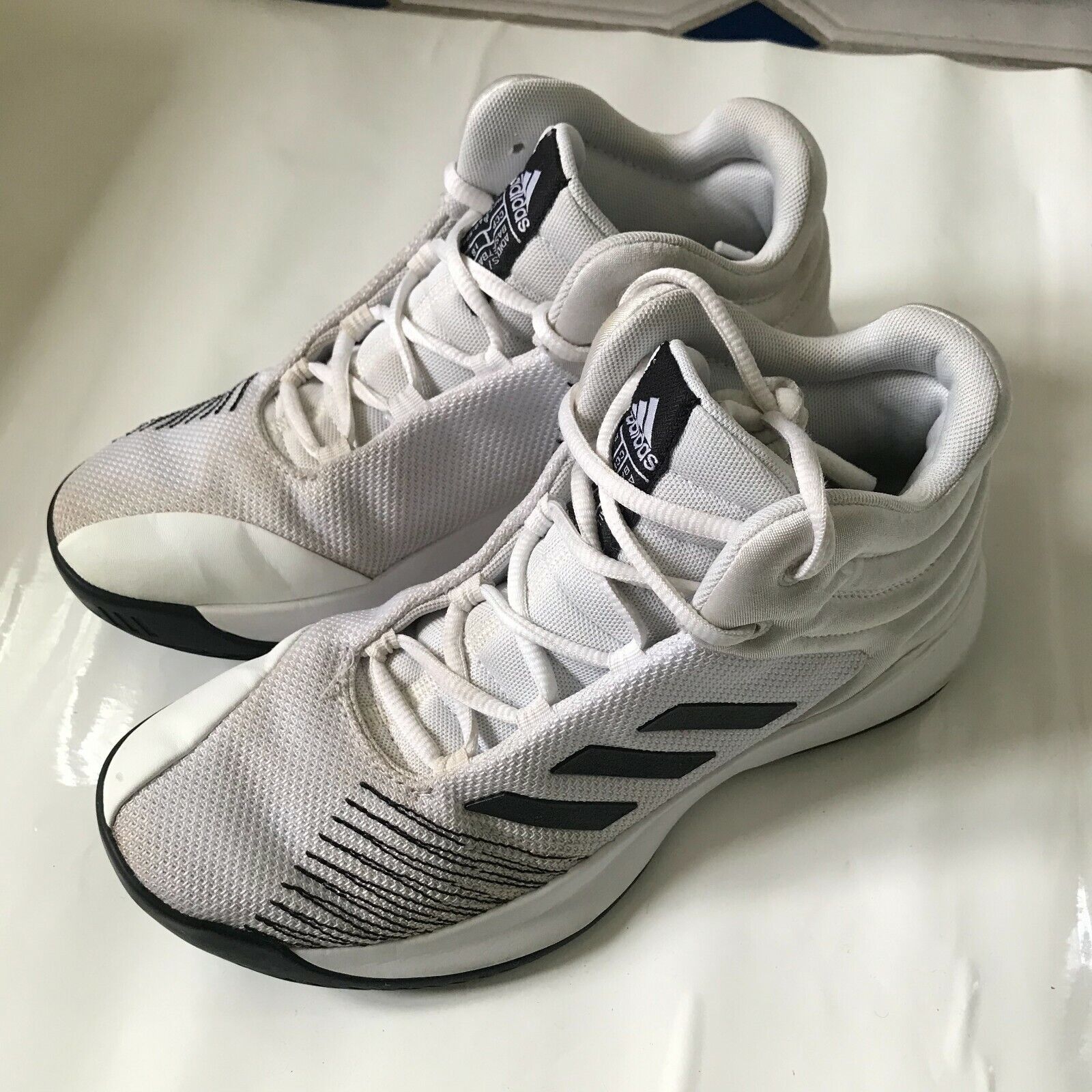 Adidas Men’s Shoes LVL 029002 White/ Black Basketball Athletic Cloud Foam  Size 6