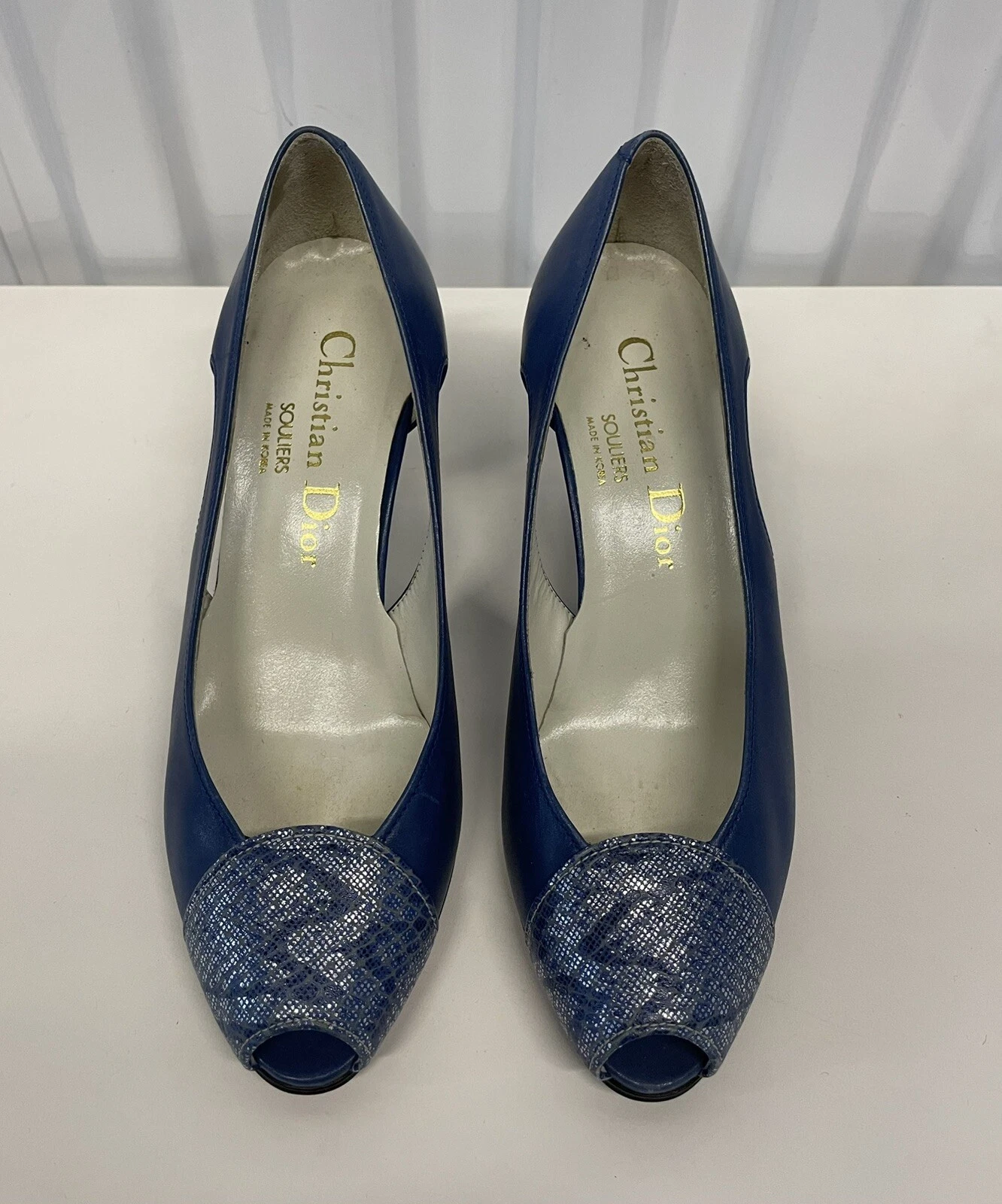 Vintage Christian Dior Souliers bleu abstrait découpé bout ouvert chaton talons US 6