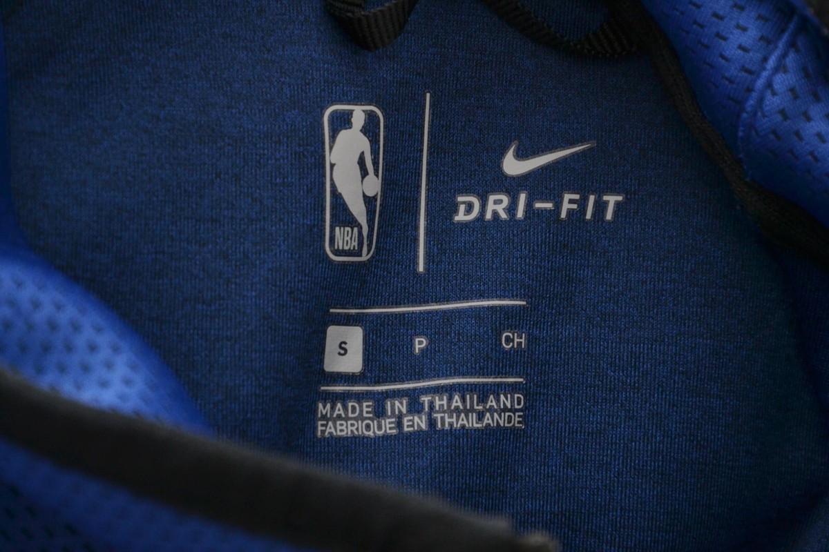 NBA PHILADELPHIA 76ERS BASKETBALL HOODED JACKET NIKE SIZE S NBA PHILADELPHIA 76ERS BASKETBALL HOODED JACKET NIKE SIZE S
