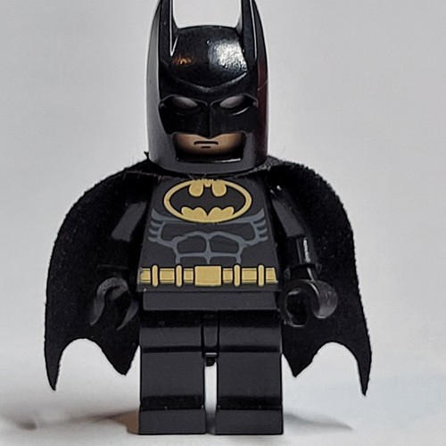 LEGO Batman Minifigure Black Suit Gold Pattern bat002 Vintage Type 1 Cowl 7785 B