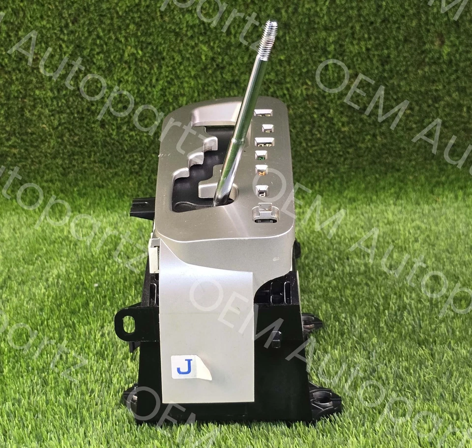 Toyota 4runner 2003-2009 Floor shifter Selector Auto Gear Oem used - Image 2 of 4