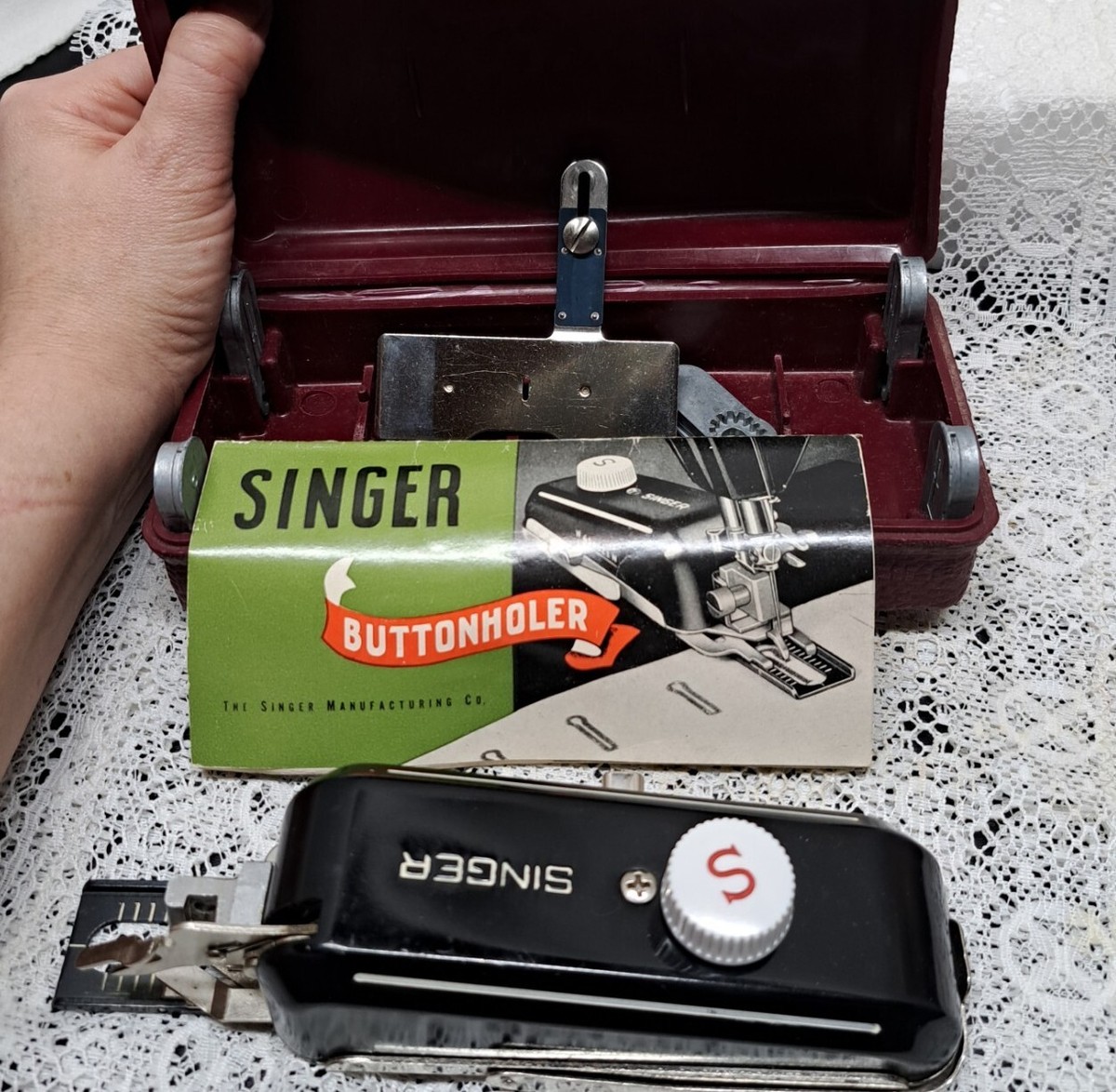 Old SINGER Buttonholer Original Case And Manual 160743 | eBay