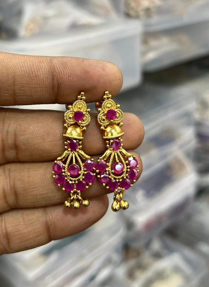 Juego de Pendientes Chapados en Oro Estilo Sur de la India Piedra Rubí Original Foto 2 de 2