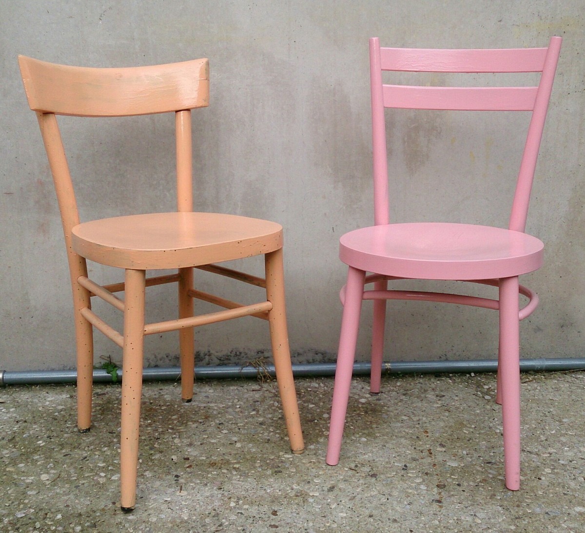 ECCEZIONALE COPPIA DI SEDIE DA OSTERIA ANNI 50 LEGNO VERNICIATO COLORI  PASTELLO