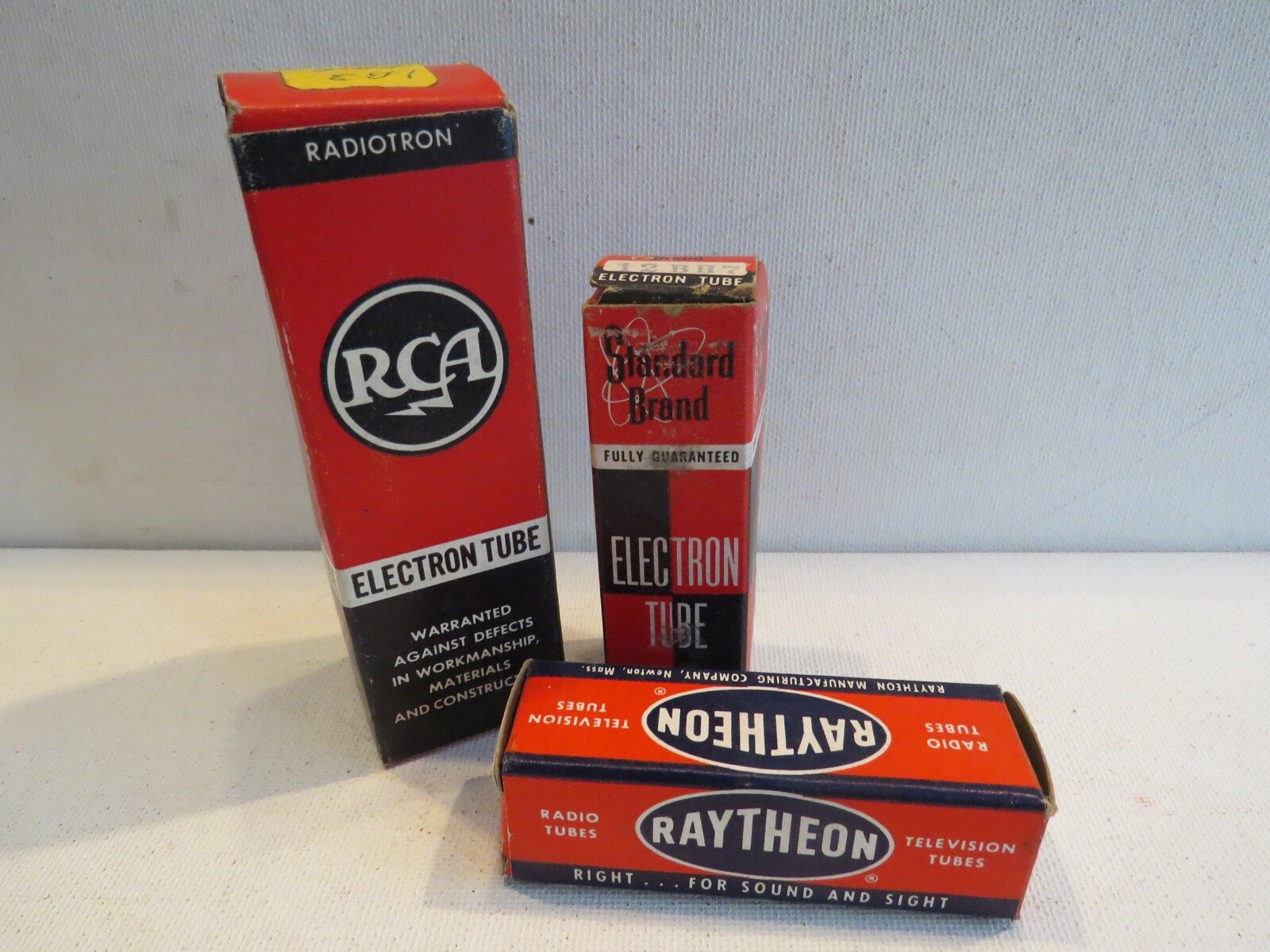 3 Vintage Electron Tubes RCA RAYTHEON Standard Brand Radio, TV TUBE