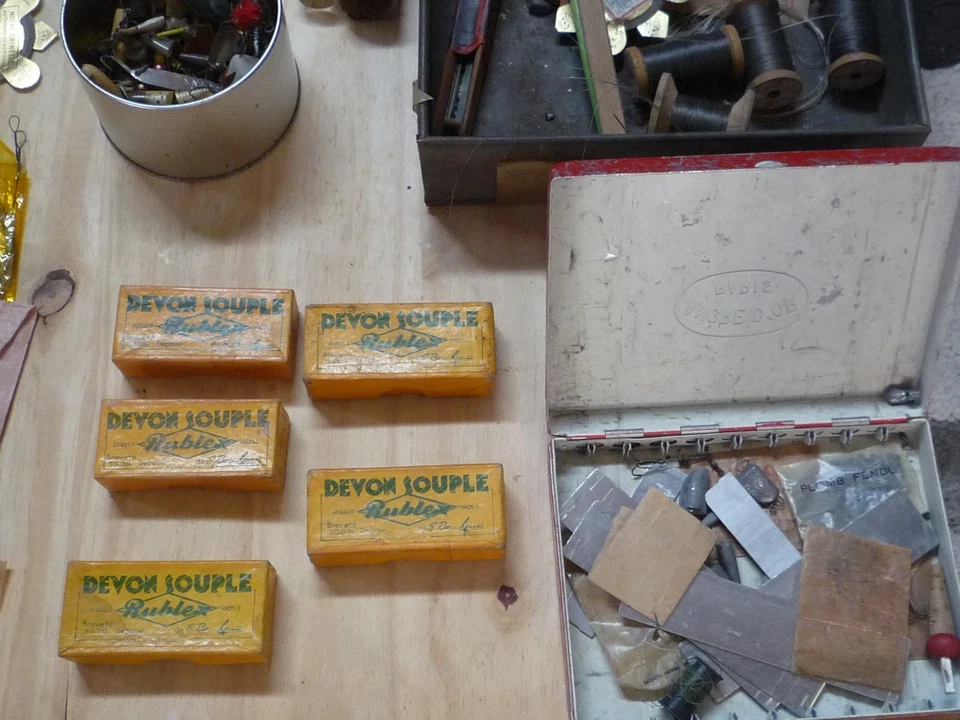 lot ancien matériel de pêche vers 1950 - Photo 2/4