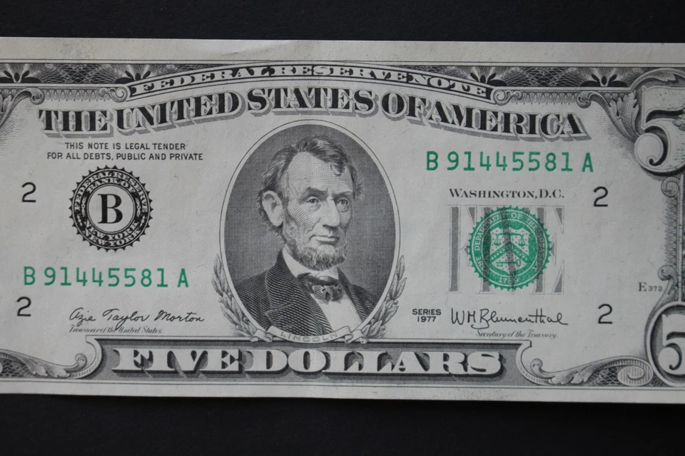 1977 $5 New York Federal Reserve Note/F-1974B/uncirculated/FREE SHIPPING! - Image 3 of 4