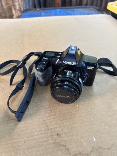Appareil photo argentique Minolta Dynax 3000i – Boîte d’origine