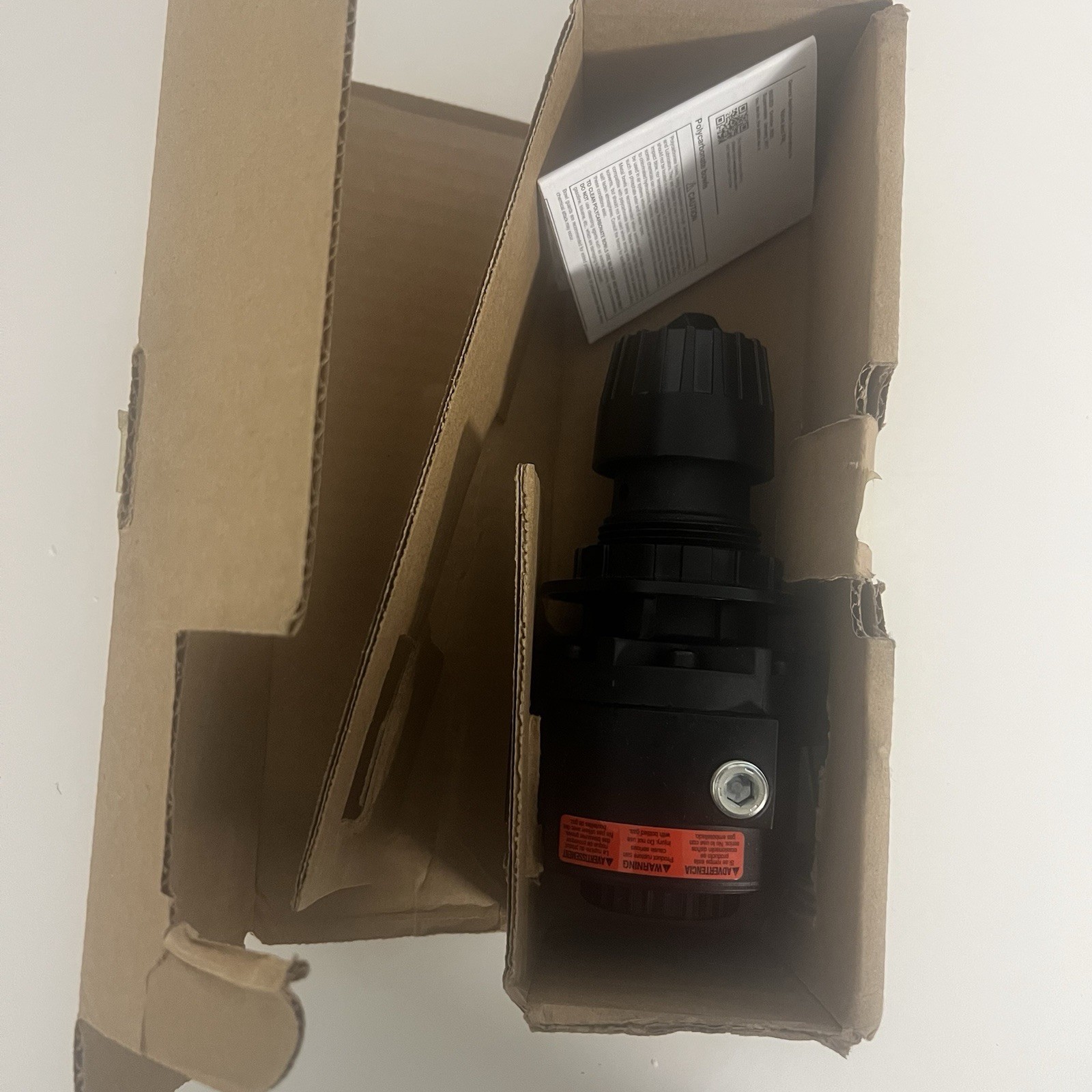 PNEUMATIC REGULATOR WILKERSON *R26-04-000* 1/2" 0-125 PSIG