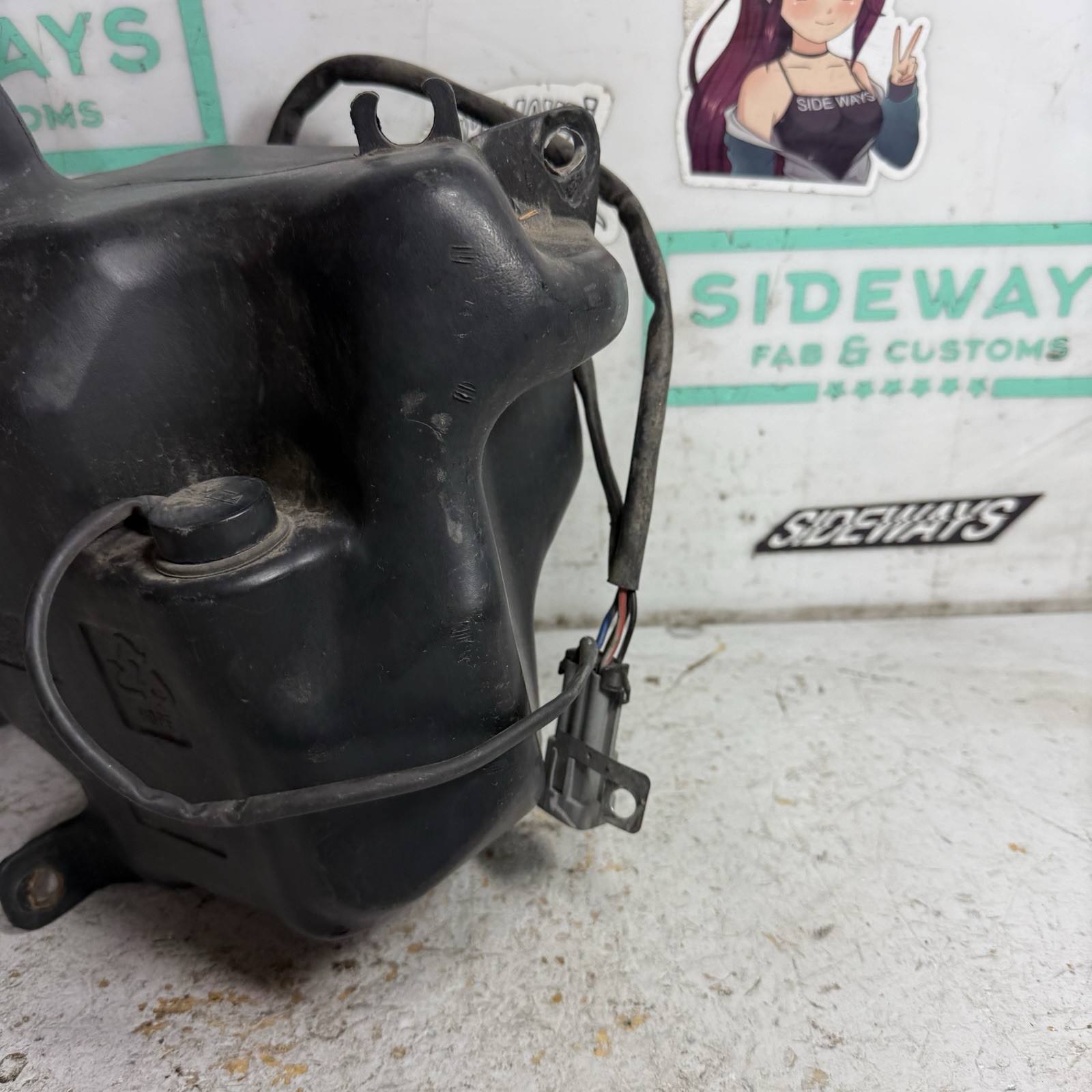 05-08 Maserati Quattroporte Windshield Washer Fluid Bottle Reservoir Tank M139