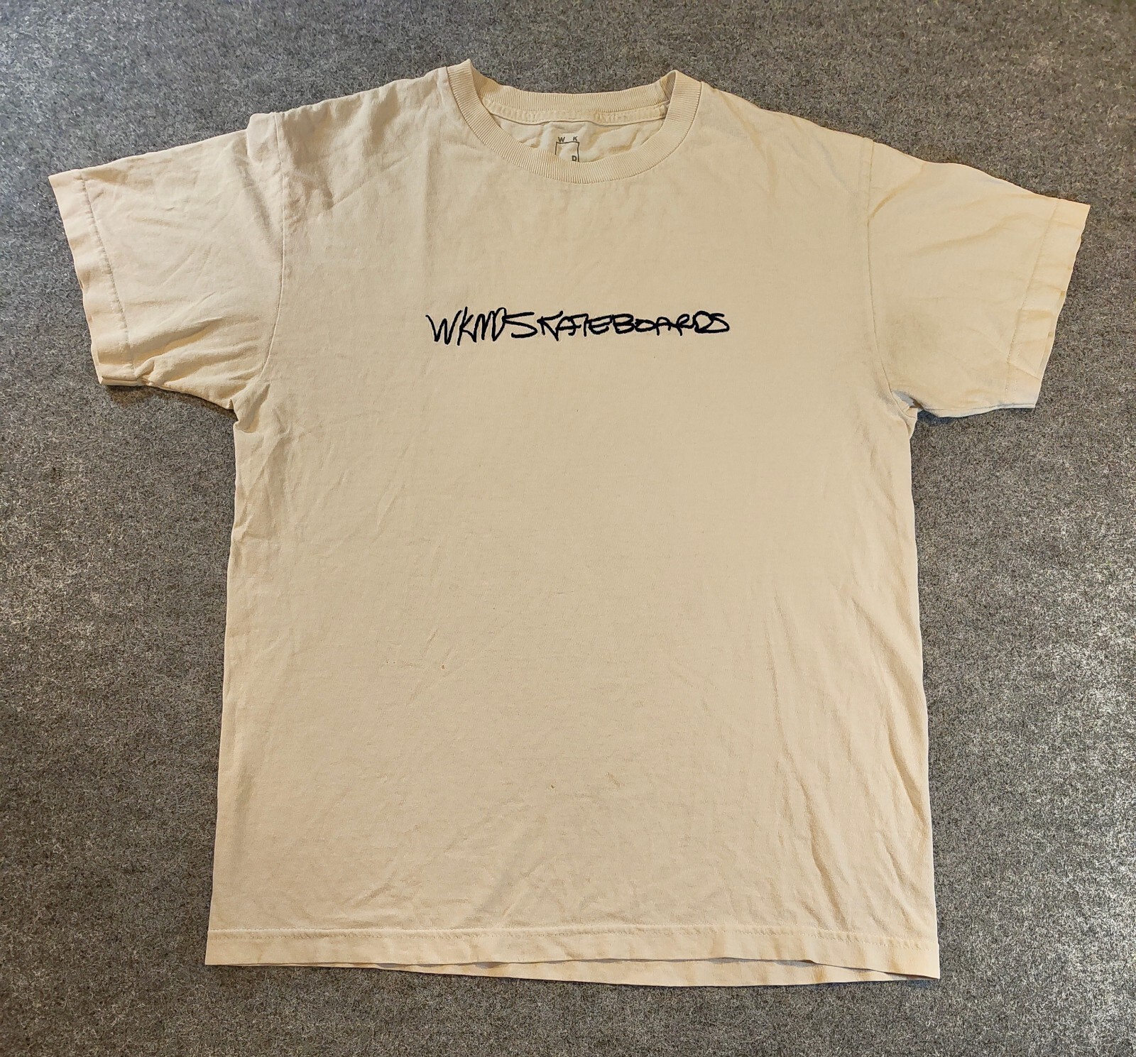 WKND Skateboards Shirt Mens Medium Cream Tan Script Logo Graphic Tee Skater M