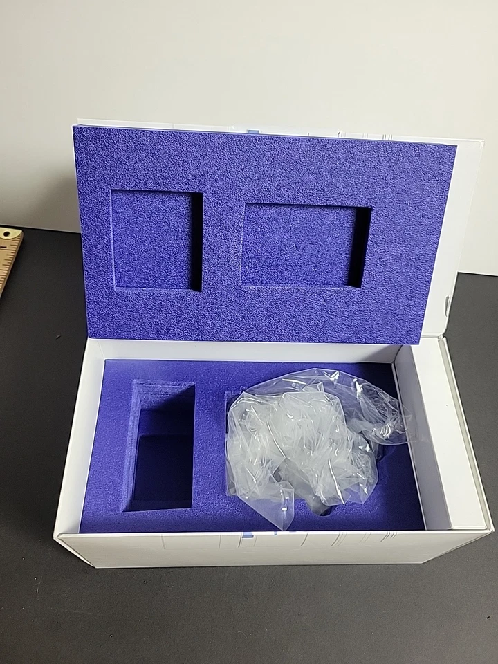 ZEISS Batis 2/40 CF Lens for Sony Mirrorless Camera Empty Replacement Box only  - Image 3 of 4