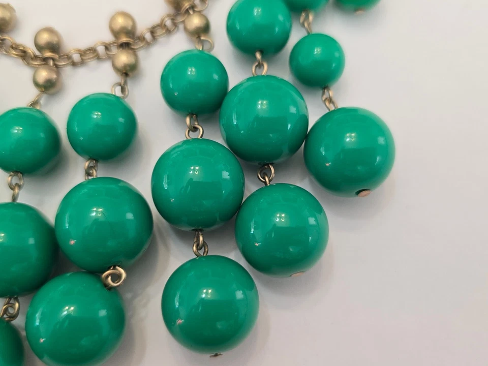 Collar babero Stella and Dot Jolie cuentas verdes Foto 4 de 4