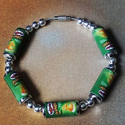 Einzigartiges PRINGLES TUBEN ARMBAND Handarbeit SAUERRAHM & ZWIEBEL Miniatur Essen SÜSS!