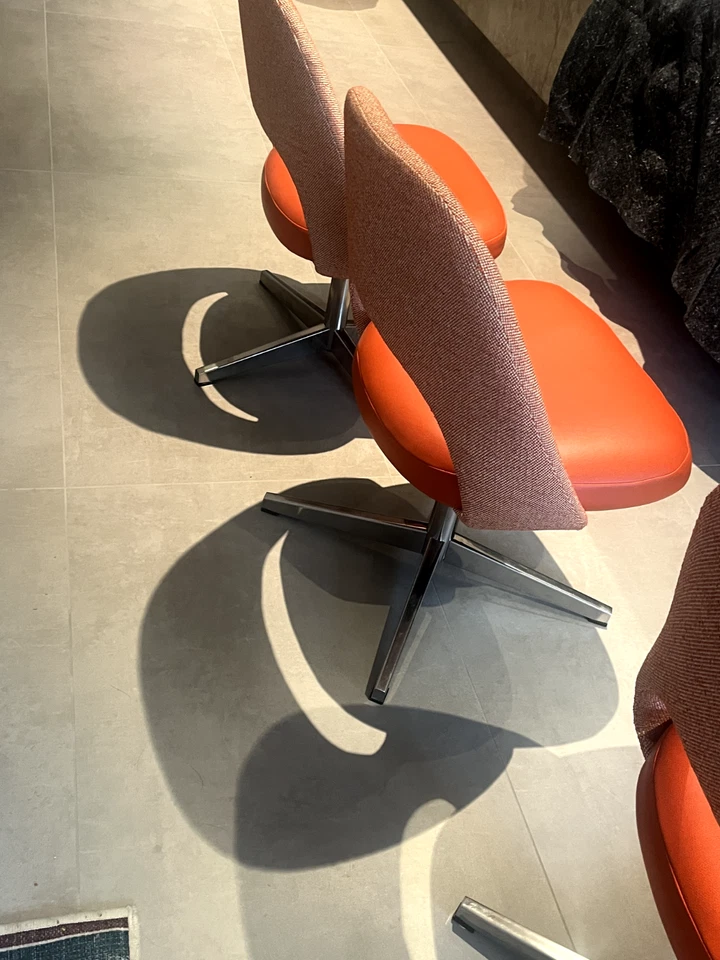 Eero Saarinen 无臂行政椅适用于办公室/用餐 - 4 件 — 第 3/4 张图片