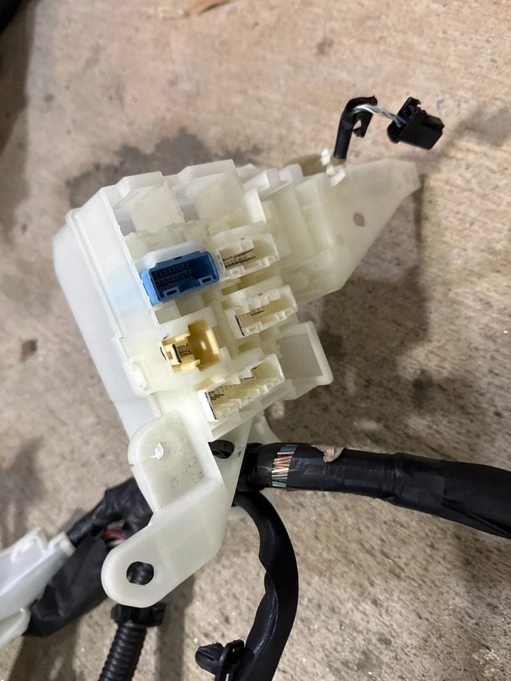 Жгут проводов для приборной панели Toyota Corolla L LE S 2014-2016 годов выпуска 82118 от оригинального производителя - Изображение 3 из 4