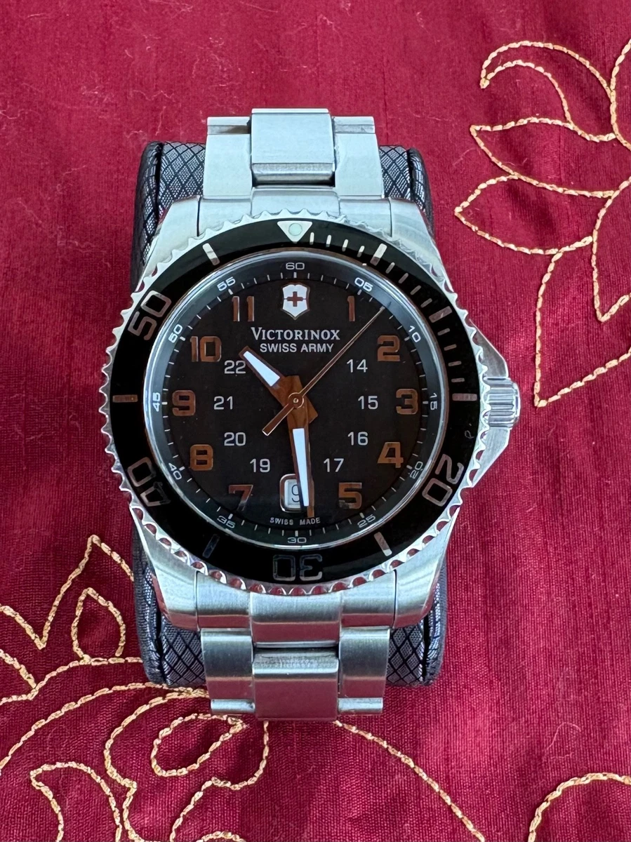 Victorinox FieldForce Classic GMT, Orologio Analogico Uomo, Quadrante Nero, Cassa Argento, Bracciale In Acciaio, Referenza V241930
